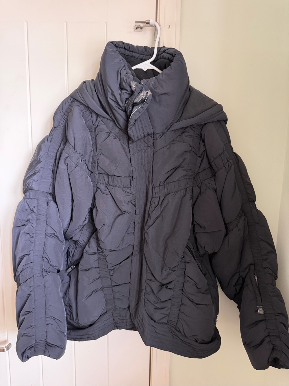 Free People Puffer Jacket - Black, size L